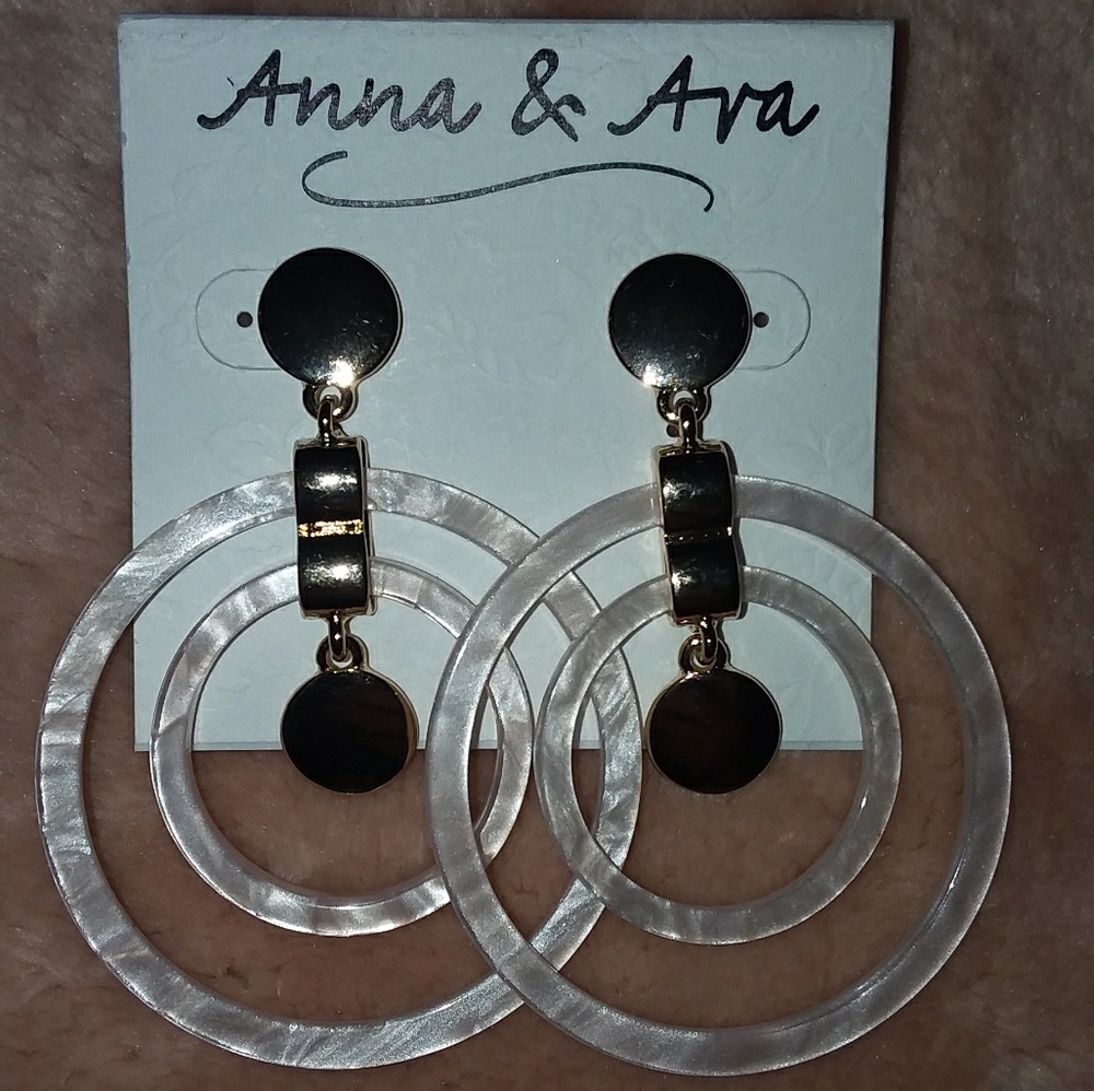 NWT Anna & Ava Earrings